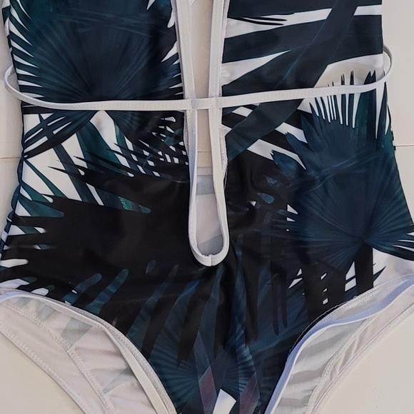 NWOT Tropical One-piece - Picture 3 of 10